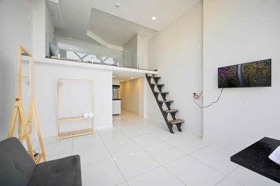 Cho thuê căn hộ duplex cửa sổ ban công , rộng thoáng ngay trung tâm q4
