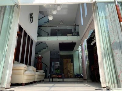 Cho thuê Biệt thự có sân vườn ,trệt , lửng 2 lầu ,diện tích 200m2