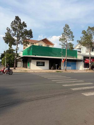 Kho 400m2 góc 2 mặt tiền trục chính KDC Nam Long 2