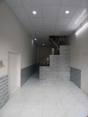 nhà nhỏ 2 lầu 4 phòng ngủ.hợp đồng dài hạn 