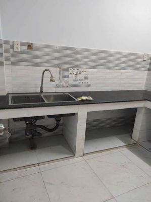 Hồ Thành Biên p4 q8 còn 1 phòng nhỏ trệt ,có dàn bếp ,WC ngoài ,1 xe