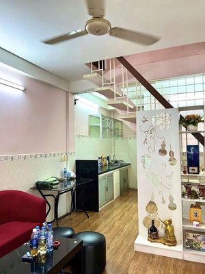 nhà NC MỚI ĐẸP 2 lầu 3pn hoàng văn thụ p4 Quận tân bình