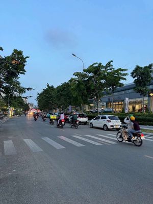 Cho thuê nhà mặt tiền nguyên căn xây mới vừa hoàn thiện Phan Huy ích