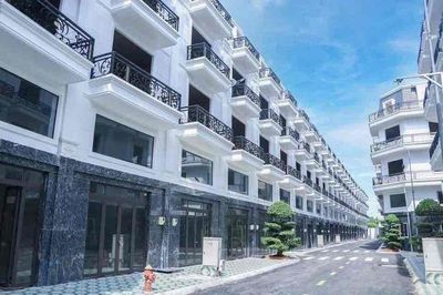 Cho Thuê Nhà Phố DT 250m2 1Trệt 3Lầu 5Pn 5Wc Hẻm Nhựa Sạch Sẻ