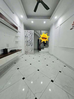 CHO THUÊ NHÀ 5TÂNG PHỐ THƯỢNG THANH - VIỆT HƯNG- Ô TÔ ĐỖ GẦN - 3PN