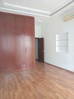 Nhà đẹp trệt, 1 lầu, sân thượng 4x18m C6 Phạm Hùng