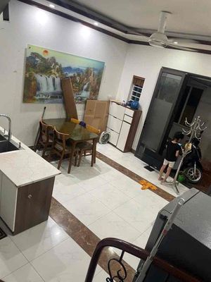 Cần cho   thuê nhà nguyên căn phố Bát Khối long biên, vị trí gần ô tô