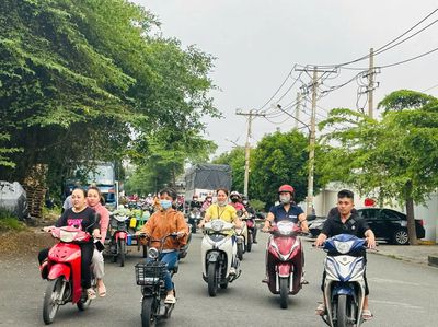 Mặt bằng kinh doanh buôn bán cổng KCN Hiệp Thành ở lại đc