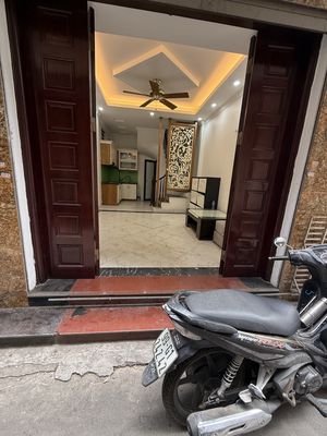 Cho thuê nhà mặt ngõ thông phố 8/3  - 35m2- 5 tầng lô góc
