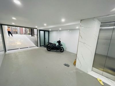 Nhà  5x20,5m, 1 hầm 1 trệt 3 lầu, có thang máy, hoàn thiện chất lượng
