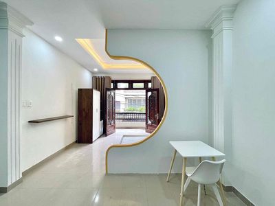 Phòng mới xây, đầy đủ tiện nghi, balcon rộng, ngay ngã tư bảy hiền