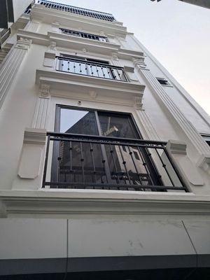 Nhà 5 tầng, 3 ngủ, 4 vệ sinh, đủ nội thất, nhà mới, an ninh tốt