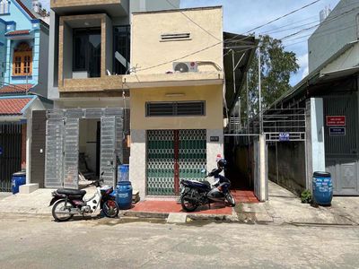 Phòng 24m2 đường 339, Phước Long (Q9 cũ): trệt + gác, 2 cửa sổ