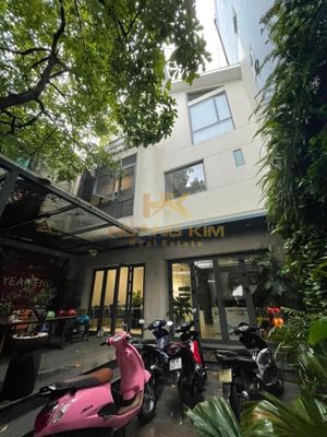 Cho Thuê Biệt Thự Cửu Long, P.2, Q.Tân Bình, 9X20m, 3 lầu, sân vườn