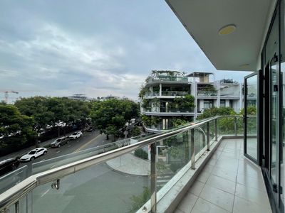 Cho thuê văn phòng góc 2 mặt tiền đường lớn giá 14tr - Vạn Phúc City