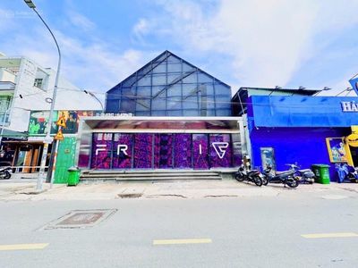 Cho thuê nhà mặt tiền đường Quốc Hương, phường Thảo Điền, Quận 2