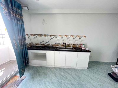 giá thật 8.5tr/tháng 2PN cc starlight quận 6, có máy lạnh.
