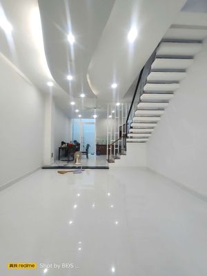 Nhà Đẹp Mới Sơn 3 Tầng 5pn 3wc đối diện Vạn Phúc 14.5triệu