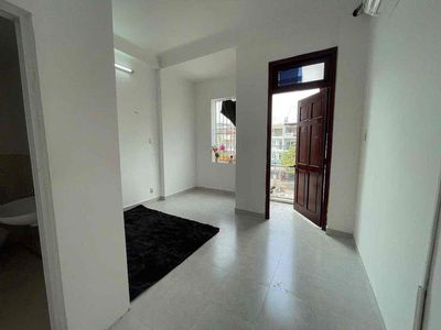 PHÒNG BAN CÔNG 25m2 GIÁ RẺ NGAY GẦN BẾN XE MIỀN TÂY, HẬU GIANG