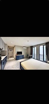 Căn hộ 2 ban công mới trống,full nội thất, gần chợ Bến Thành, sang