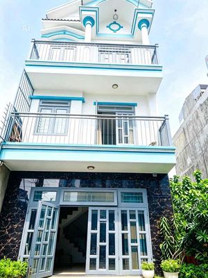 Cho thuê nhà hẻm xe hơi Hiệp Thành, Q12. 5,5m x 10m,1tr,2lầu.4pn,4wc