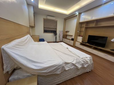 Cho thuê căn hộ 130 Đốc Ngữ. 140m2, 3 PN đủ đồ
