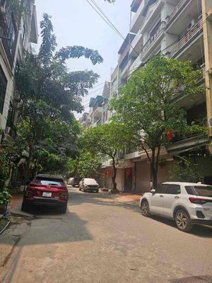 CHO THUÊ NHÀ PHÂN LÔ HOÀNG QUỐC VIỆT Ô TÔ TRÁNH 65M 5 TẦNG 20 TRIỆU