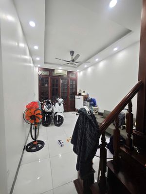 Cho thuê nhà ngõ 151 Nguyễn Đức Cảnh - 50m2 - 4 tầng - 5 ngủ
