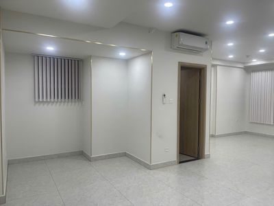 Văn phòng 56m2 cho thuê 15tr/tháng, có sẵn máy lạnh, rèm cửa. 