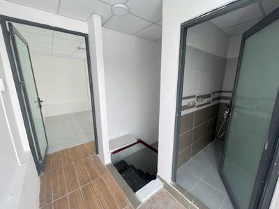 Nhà Mặt tiền An Dương Vương, 3 tầng mới sửa, 4m x 14m, 3PN, 3WC, lề 4m