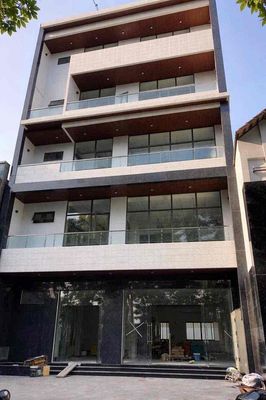 TOÀ NHÀ MỚI 100% TT THỦ DẦU MỘT  - Diện tích đất: 11 x 30m - Diện tích