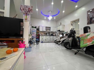 Bán Nhà 2 Tầng Lô Góc Ngõ Nông Thoáng Mát