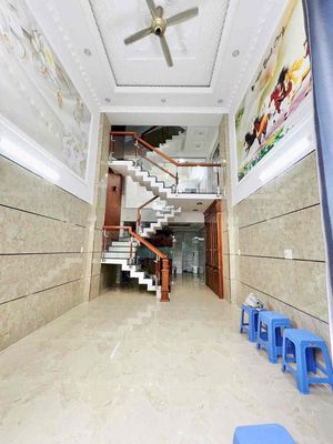 Nhà thuê, 5 Tầng 6 Phòng Ngủ 6WC, Đường Lý Thánh Tông