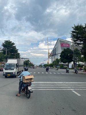 💥THANG MÁY💯Nhà Đẹp MTKD Tên Lửa 4,5x20m 4 tầng +máy lạnh CÁCH AEON 40m