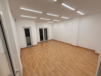 Văn phòng nguyên sàn lầu 3 80m2 giá 8tr