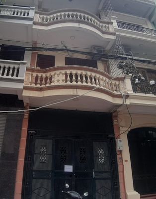 Cho thuê nhà ngõ 112 Hoàng Quốc Việt,  Dt 50m2 x 4 tầng ô tô đậu cửa,