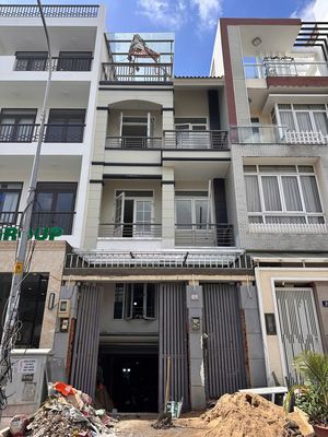 NHÀ ĐƯỜNG CỘNG HÒA DIỆN TÍCH: 5X20M HẦM 3 LẦU CHO THUÊ