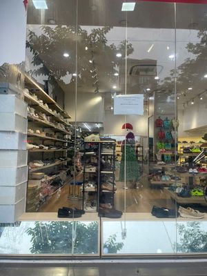 Cho thuê cửa hàng tâng 1 mặt phố Xã Đàn.