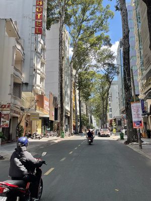 Cho thuê nhà mặt phố, Q1, Bùi Thị Xuân. 10x20m, 2 lầu ( nhiều căn  )