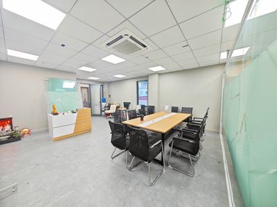 Cho thuê sàn văn phòng Nguyễn Hoàng 60m2 giá 11tr vuông vắn full kính