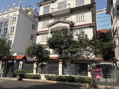 Cho thuê BT Vườn Đào 55 triệu, 165m2, 6PN 4WC view đẹp tại Tây Hồ