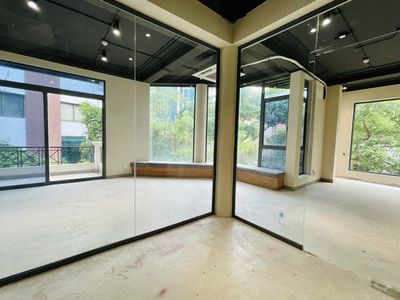 Cho thuê văn phòng Hoàng Cầu 70m giá 12Tr lô góc view cây xanh