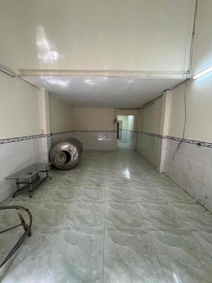 Cần cho thuê nhà đường xe tải 4 x 18m đúc lửng 2pn 2wc 10tr