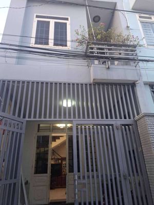 nhà lầu gần quốc lộ 1 k gần làng đại hoc