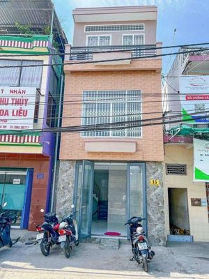Cho thuê nhà mặt tiền ngay chân cầu Quang Trung