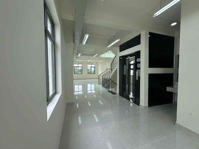 NHÀ PHỐ 5 TẦNG TRỐNG SUỐT MẶT TIỀN KINH DOANH LAKEVIEW CITY THANG MÁY