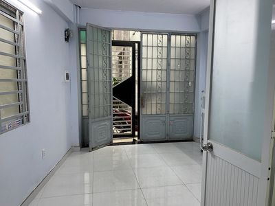 Nhà như hình 1 trệt 1 lầu sát MT Trường sa khu Phan Xích Long hẻm 4,5m