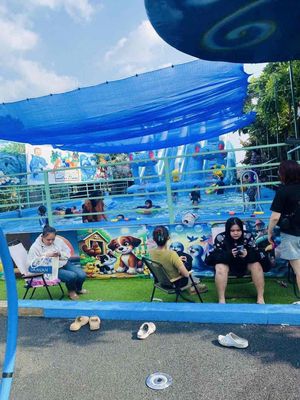 cần cho thuê nhà kết hợp công ty và hồ bơi khu vui chơi cafe