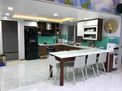 Biệt Thự Hồ Bơi 17x19 2 Lầu 5 Phòng Ngủ