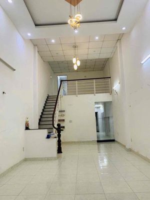 NHÀ GẦN CHỢ. TRƯỜNG HỌC. TRỆT LỬNG 2PN 2WC. ĐƯỜNG XE HƠI